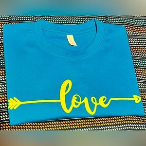 Love arrow design blue T-shirt